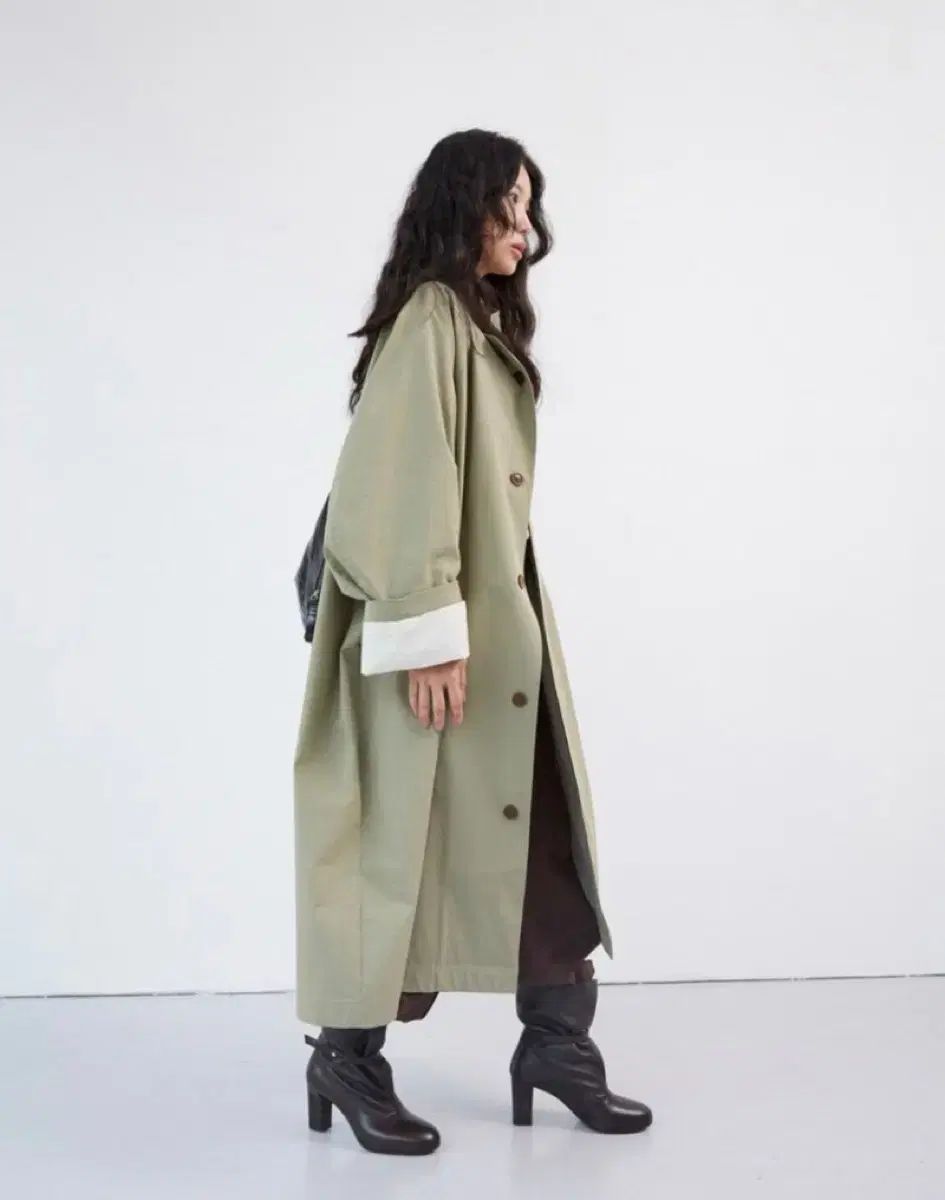 カーキ トレンチ