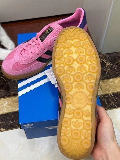 値下げしますAdidas originals Gazelle lndoor ピンクブラックです 男女兼用