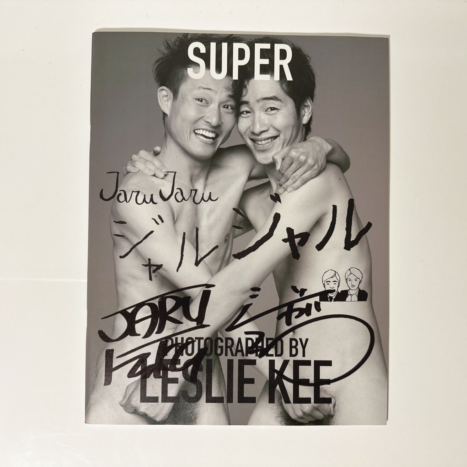 Leslie Kee : SUPER JARUJARU | 写真集 | 直筆サイン入り - 販売店一覧