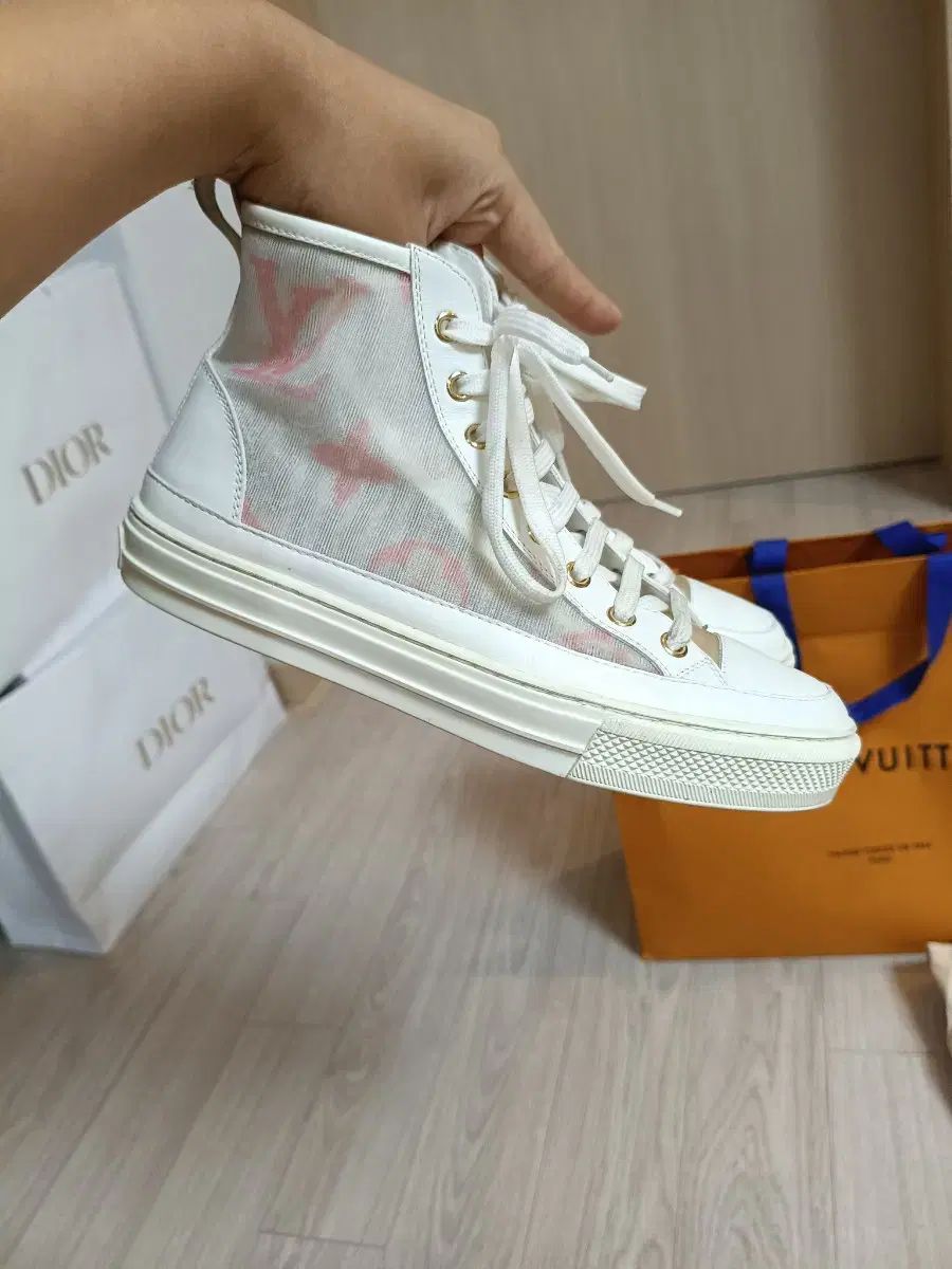 ハイトップ スニーカー