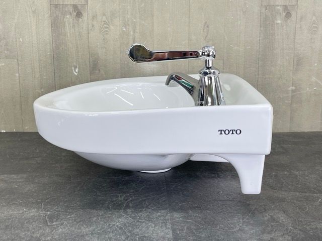 壁掛手洗器 【展示品】 TOTO トートー L30D 立水栓 T205QFRC 手洗いボウル 洗面器 付属品多数 トイレ 住宅設備 【中古】  / 58894