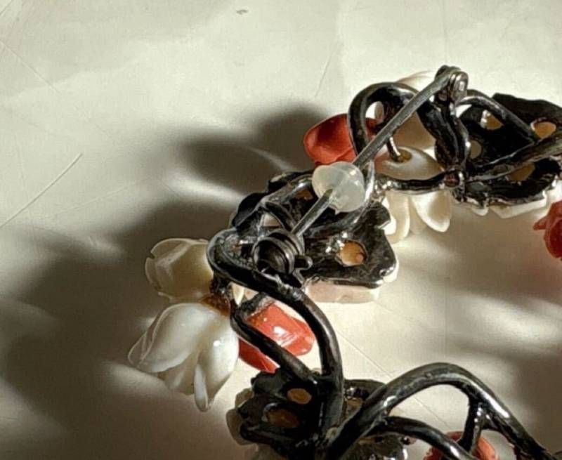 サンゴ ブローチ ペンダントトップ 彫刻 珊瑚 銀製 シルバー 装飾品 工芸品 花 薔薇 モチーフ IMPECCABLEHEALTHCARESERVICES_COM