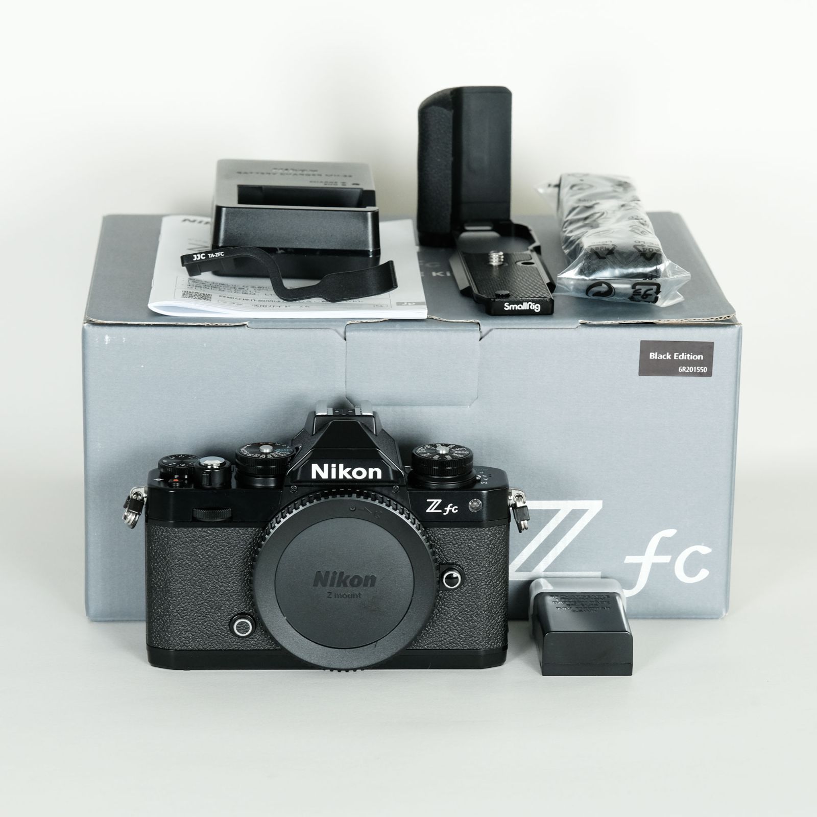 【美品】Nikon ZfcボディSmallRigグリップ付きショット数7084回 美品】Nikon Zfc ボディ (SmallRigグリップ付き) ショット数7084