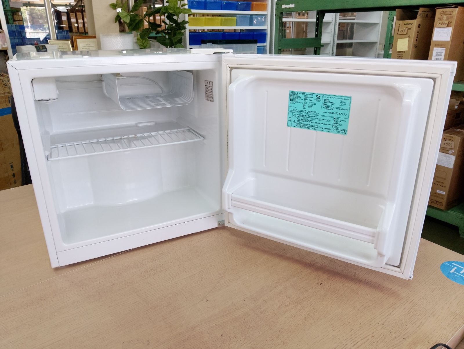 M243【中古品】メーカー：ハイアール 電気冷蔵庫 右開き 40L 型式：JR 