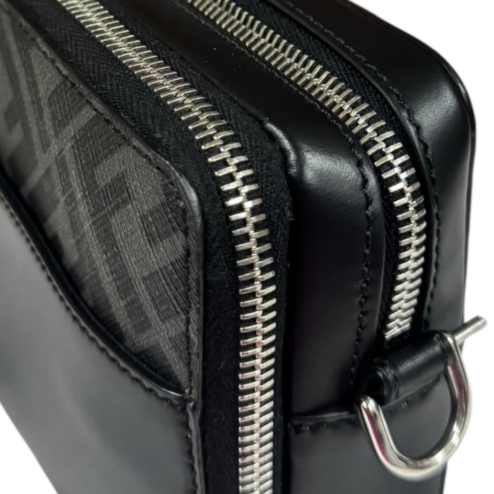 フェンディ スクエアFF カメラケース ショルダーバッグ レザー 7M0357  