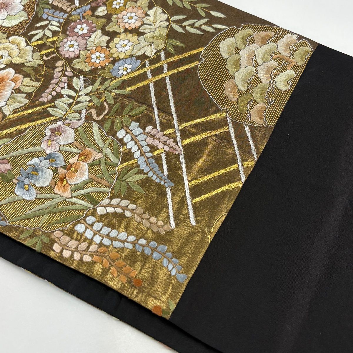 袋帯 逸品 雪輪 草花 刺繍 金銀糸 金色 六通 正絹 【中古