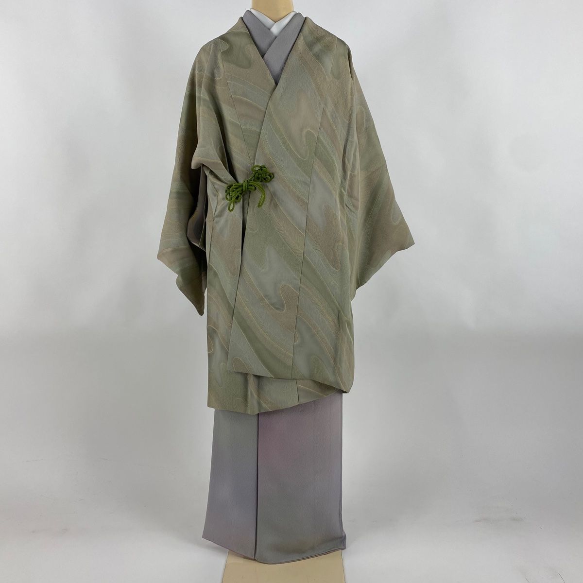 道中着 身丈96cm 裄丈63cm S 和装コート 鈴乃屋 地紋 霞 ぼかし 灰緑 正絹 秀品