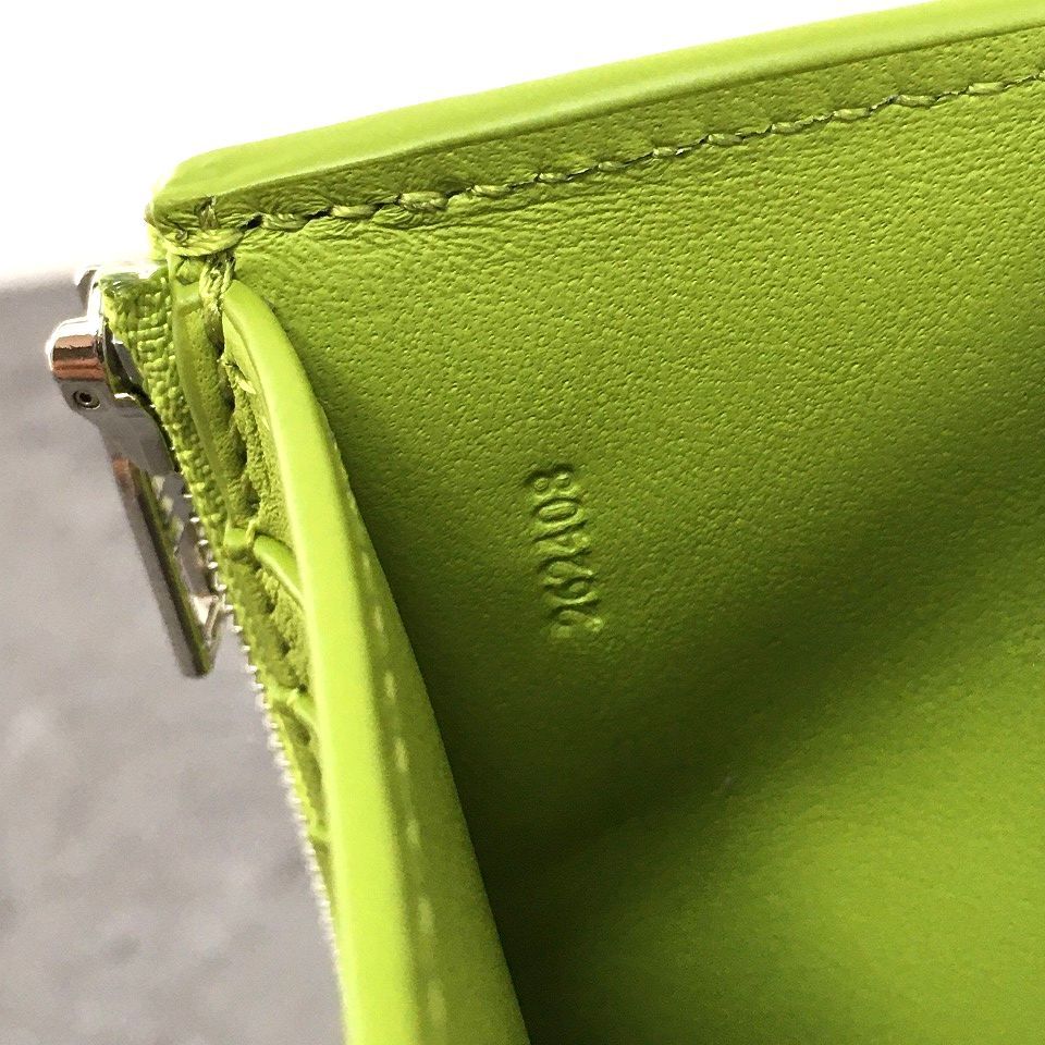 送料込み！ 極美品 LOEWE コンパクトウォレット グリーン 620 - メルカリ 