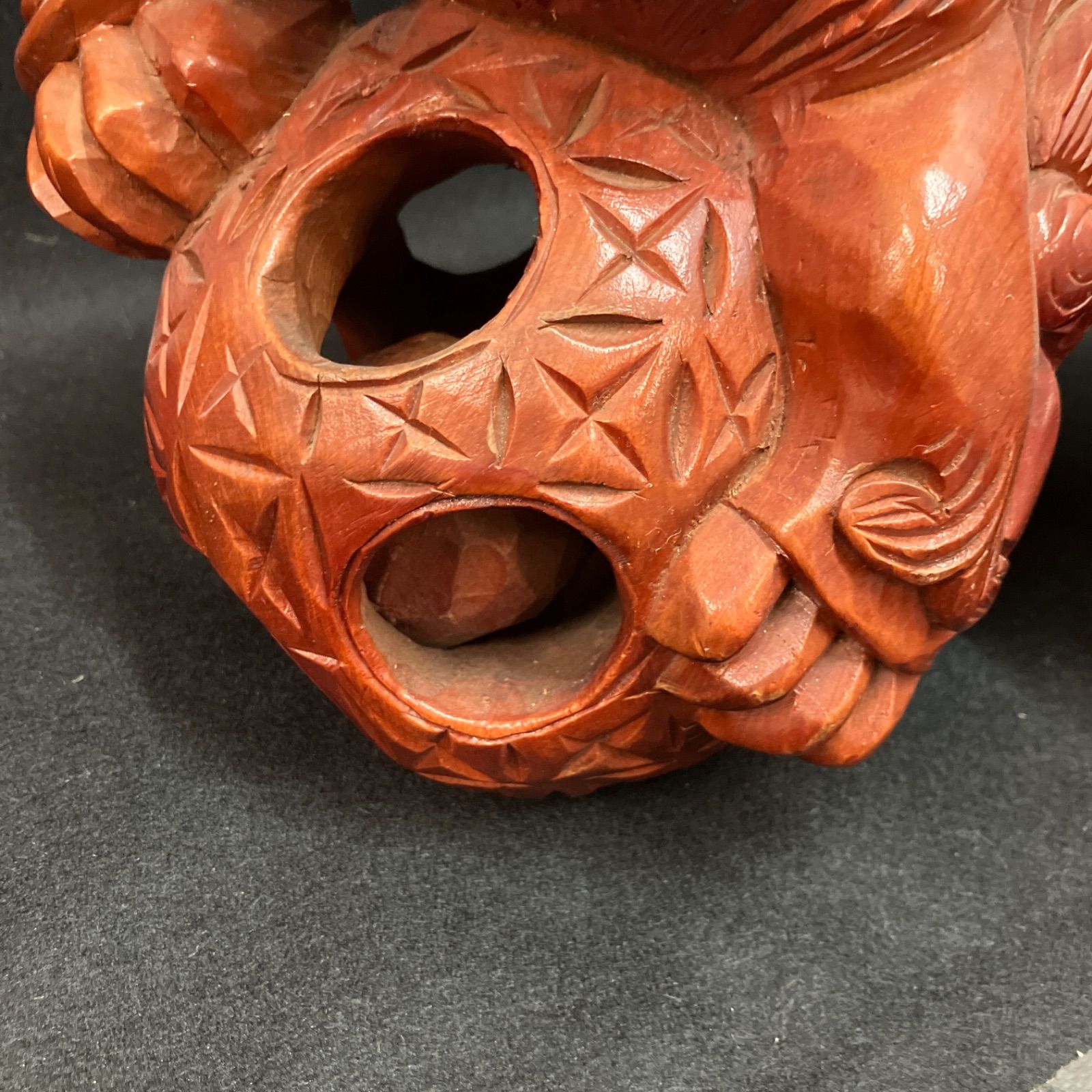 置物④ 玉獅子 シーサー？ 木彫り 彫刻 縁起物