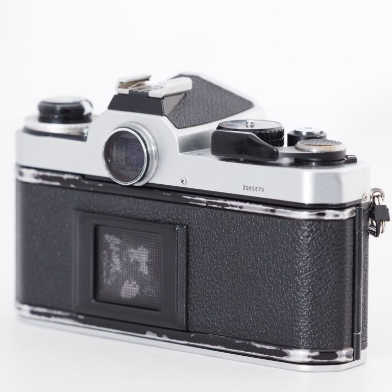 フィルム一眼レフ FE2
