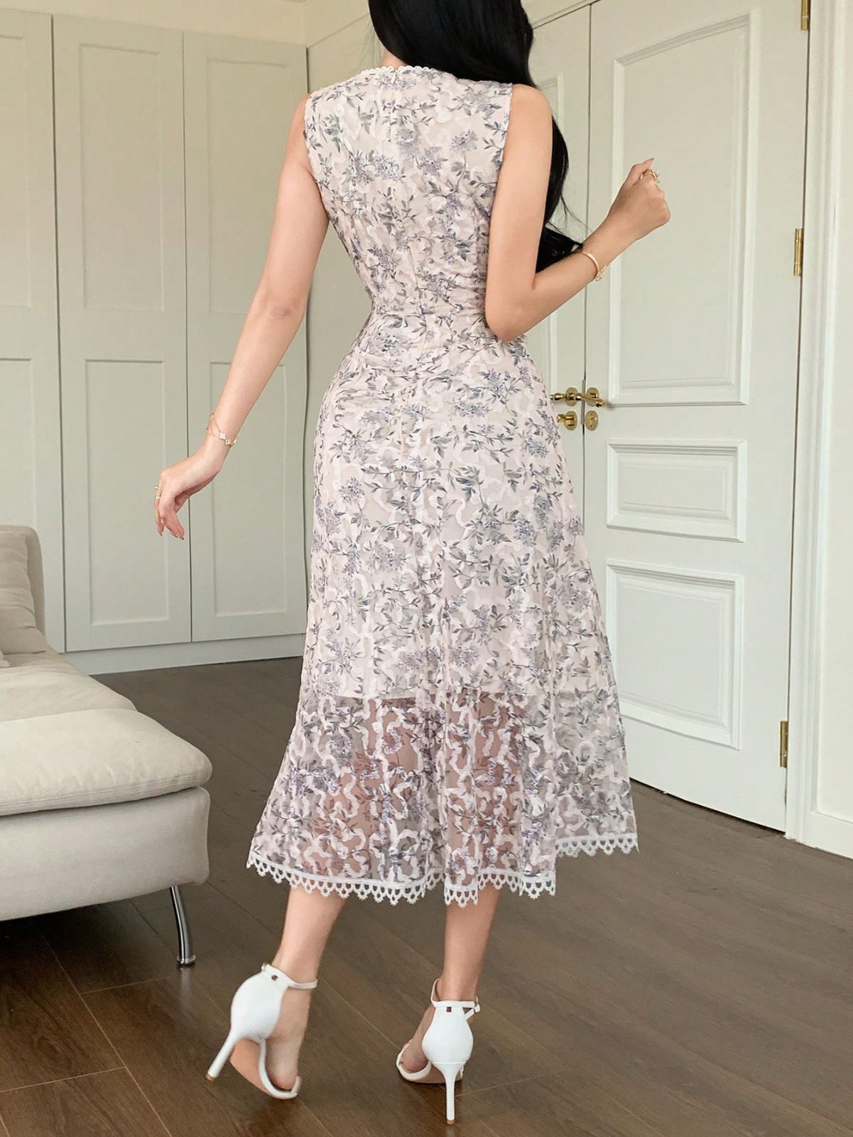 女性用 ノースリーブ フローラルプリント ラウンドネック ミドル
