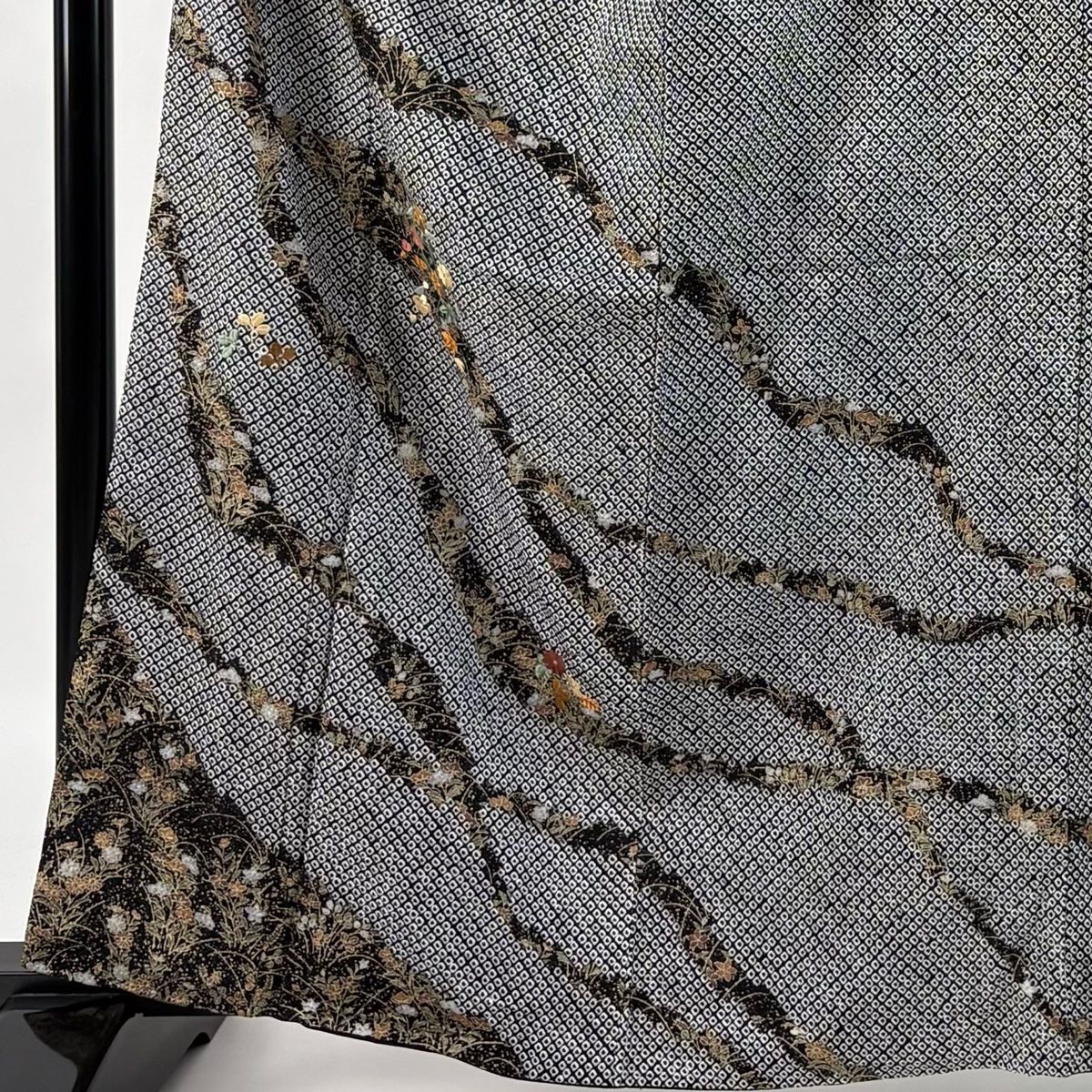 訪問着 身丈162.5cm 裄丈64.5cm M 袷 秋草 刺繍 総絞り 黒 正絹 秀品