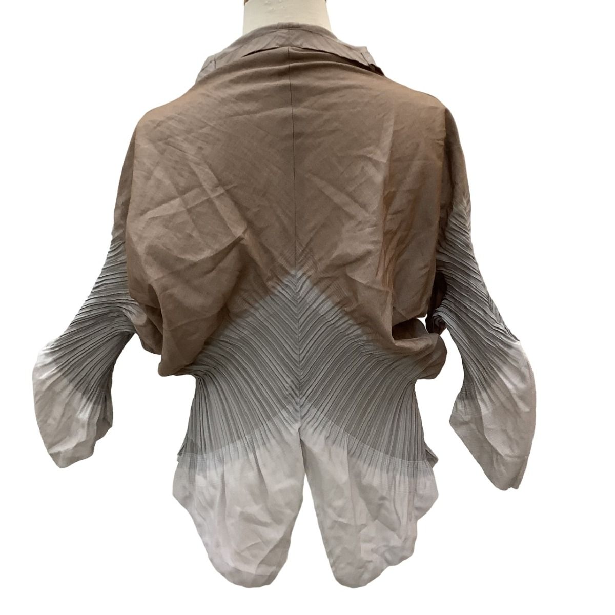 ♪♪ISSEY MIYAKE FETE A-POC イッセイミヤケ 変形 プリーツ シャツ IF82FD224 グレー×ブラウン - メルカリ