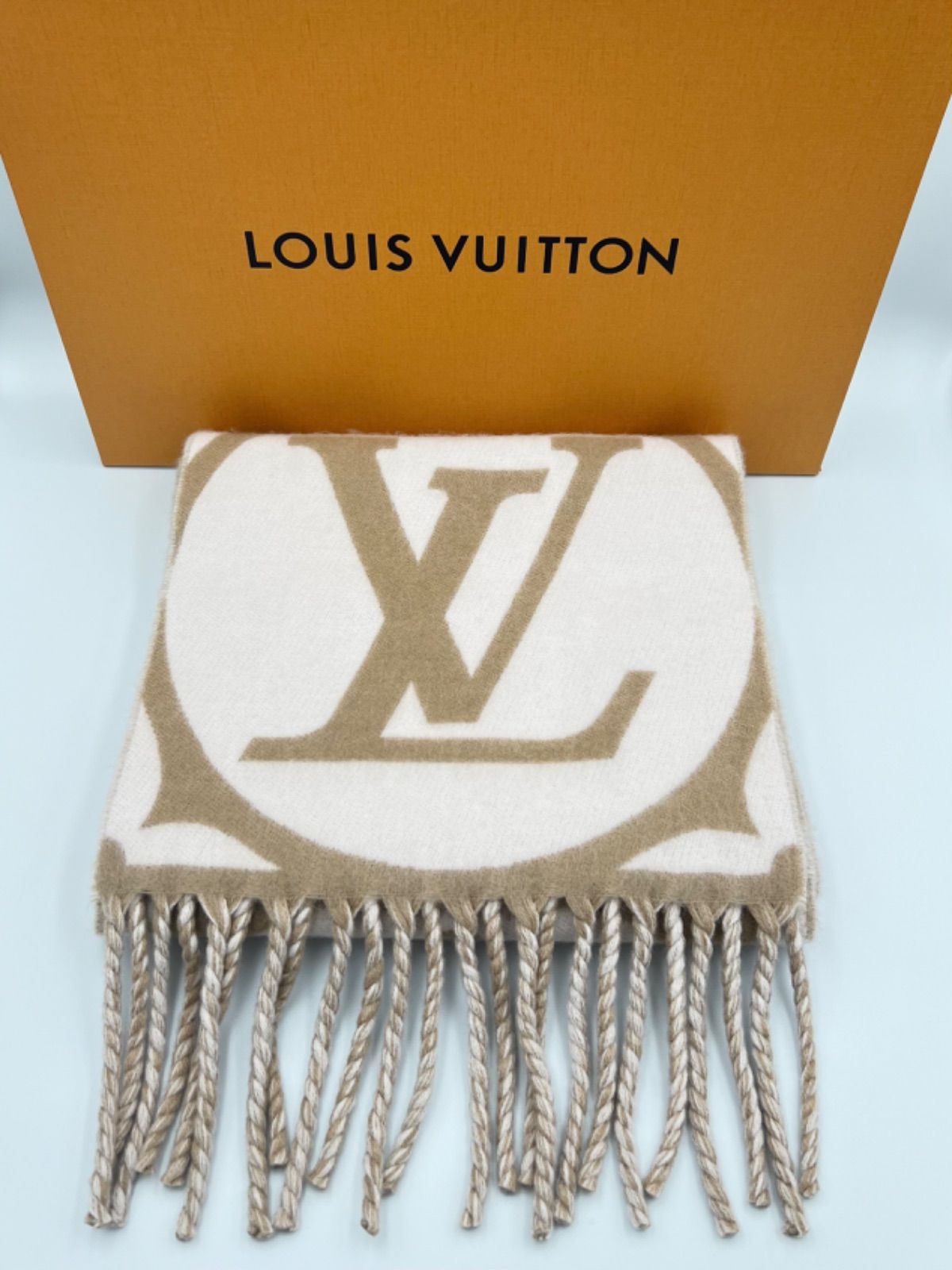 LOUIS VUITTON ルイヴィトンマフラー LVメダリオン M79213 ルイヴィトン マフラー lv メダリオン M79213 - メルカリ