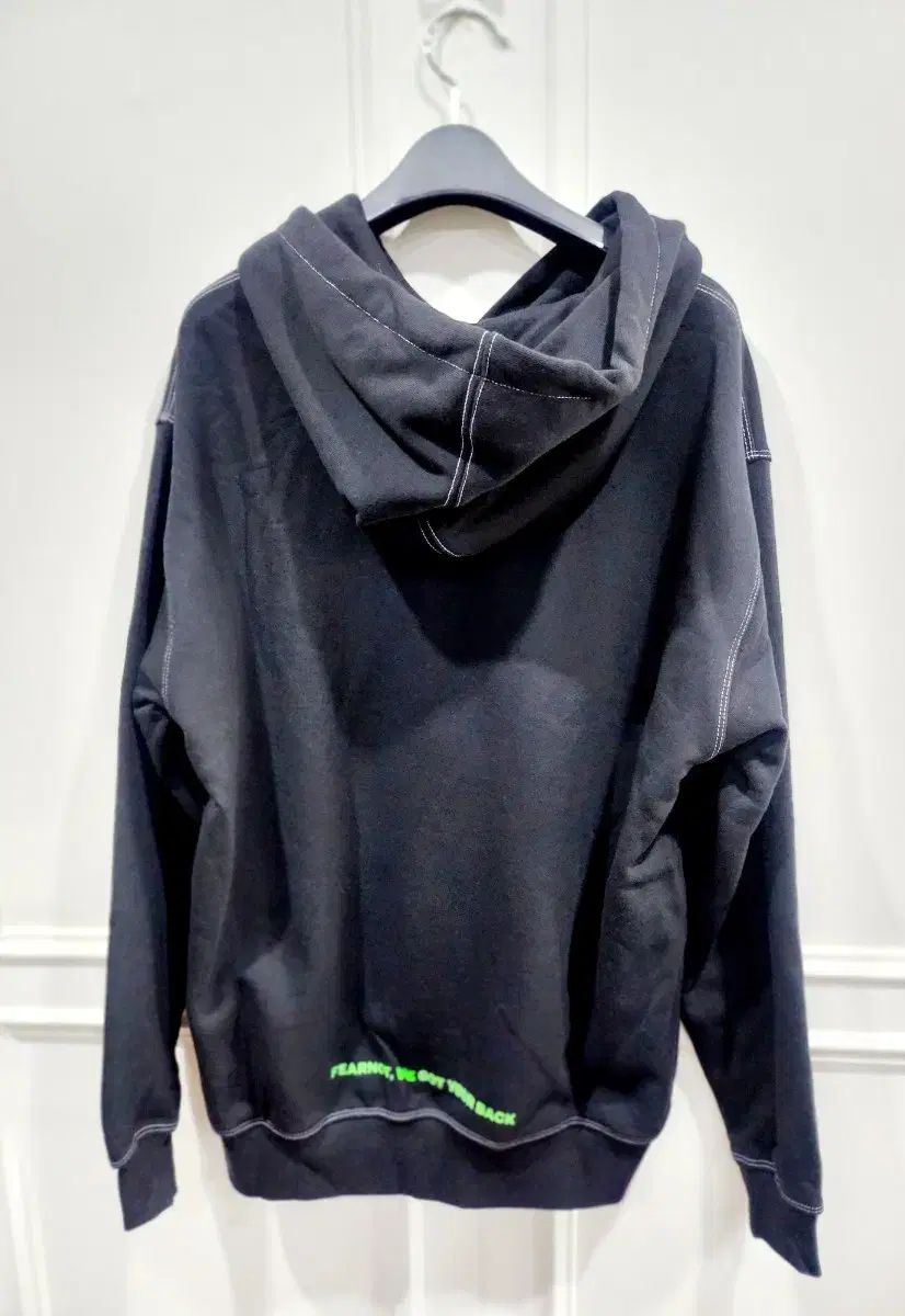 LE SSERAFIM(ルセラフィム・ルセラ) fearnada 黒 パーカー ( M