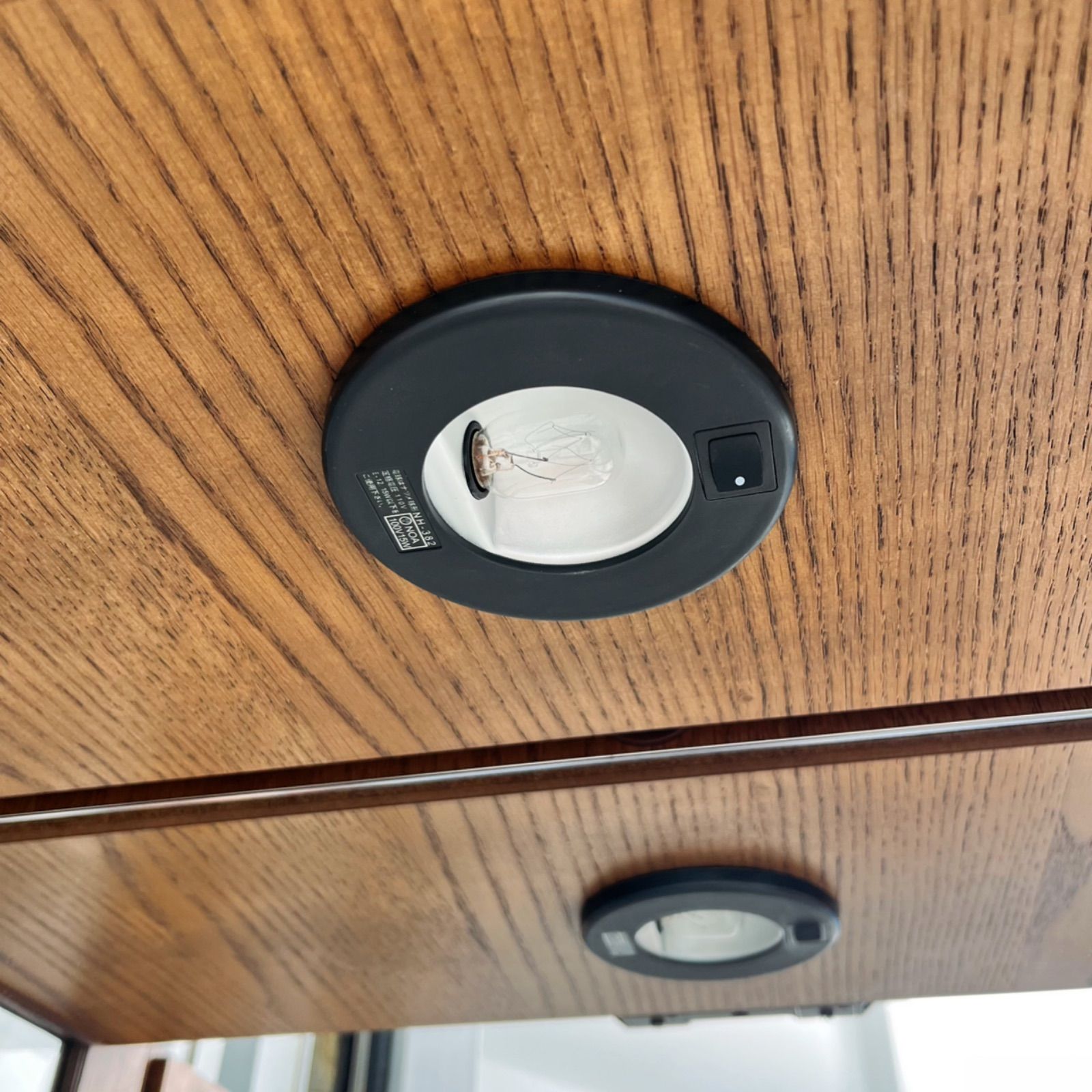 取付無料！カリモク家具 ディズニースタイル 天然木おしゃれアンティーク食器棚 取付無料！カリモク家具 ディズニースタイル 天然木おしゃれ