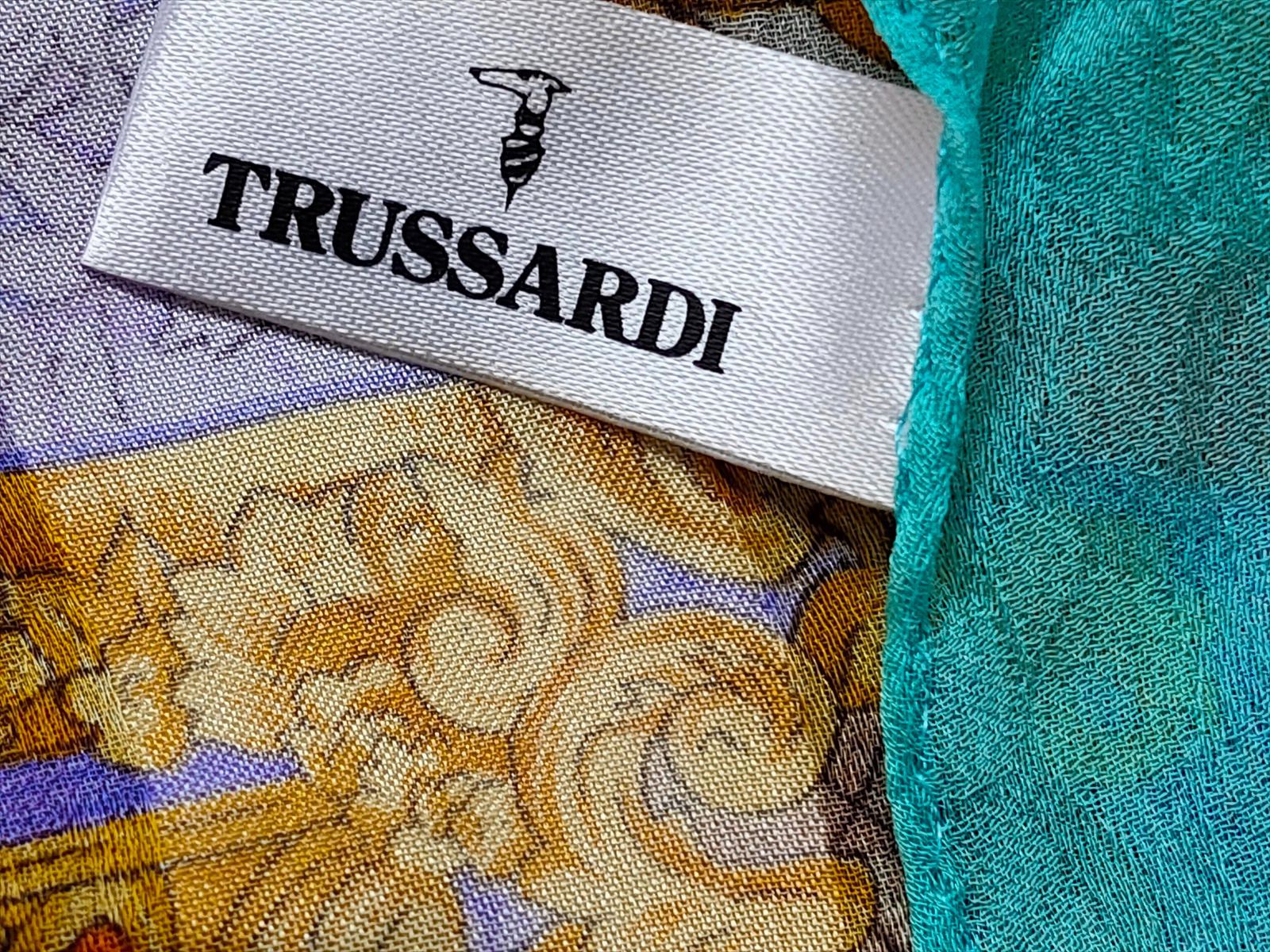 TRUSSARDI トラサルディ 大判シルクスカーフ 約86㎝×86㎝ 日本製