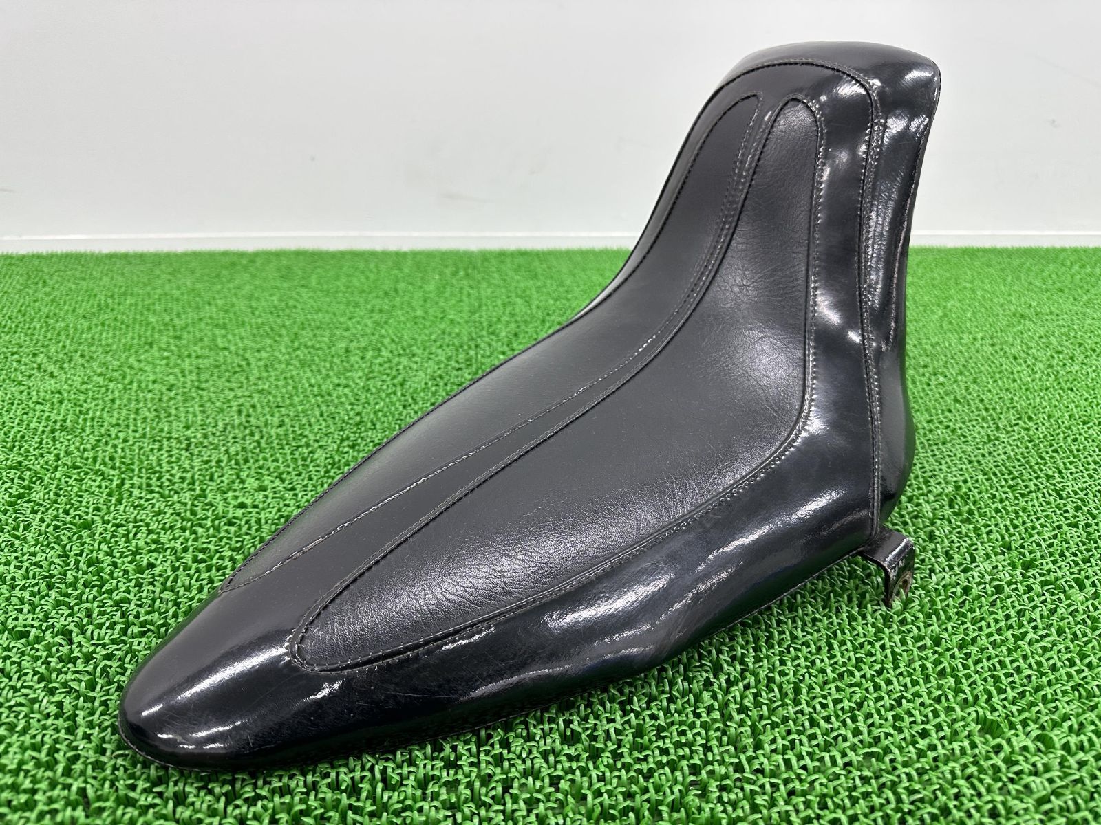 ソフテイル シート 社外 中古 バイク 部品 ハーレー エボ EVO 黒