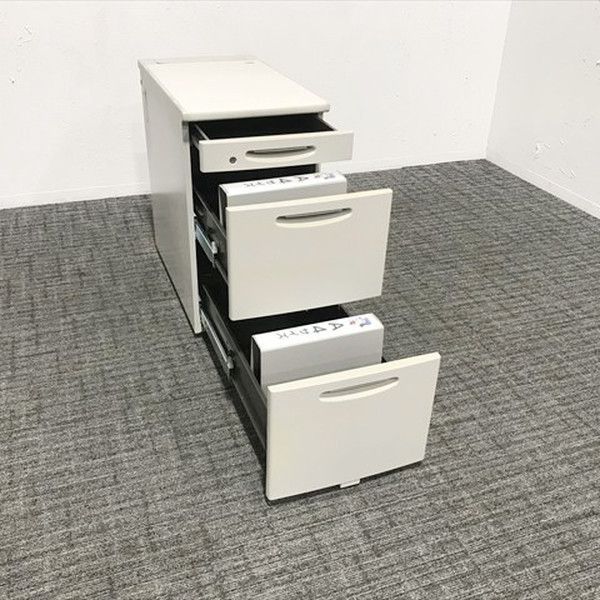 グレー