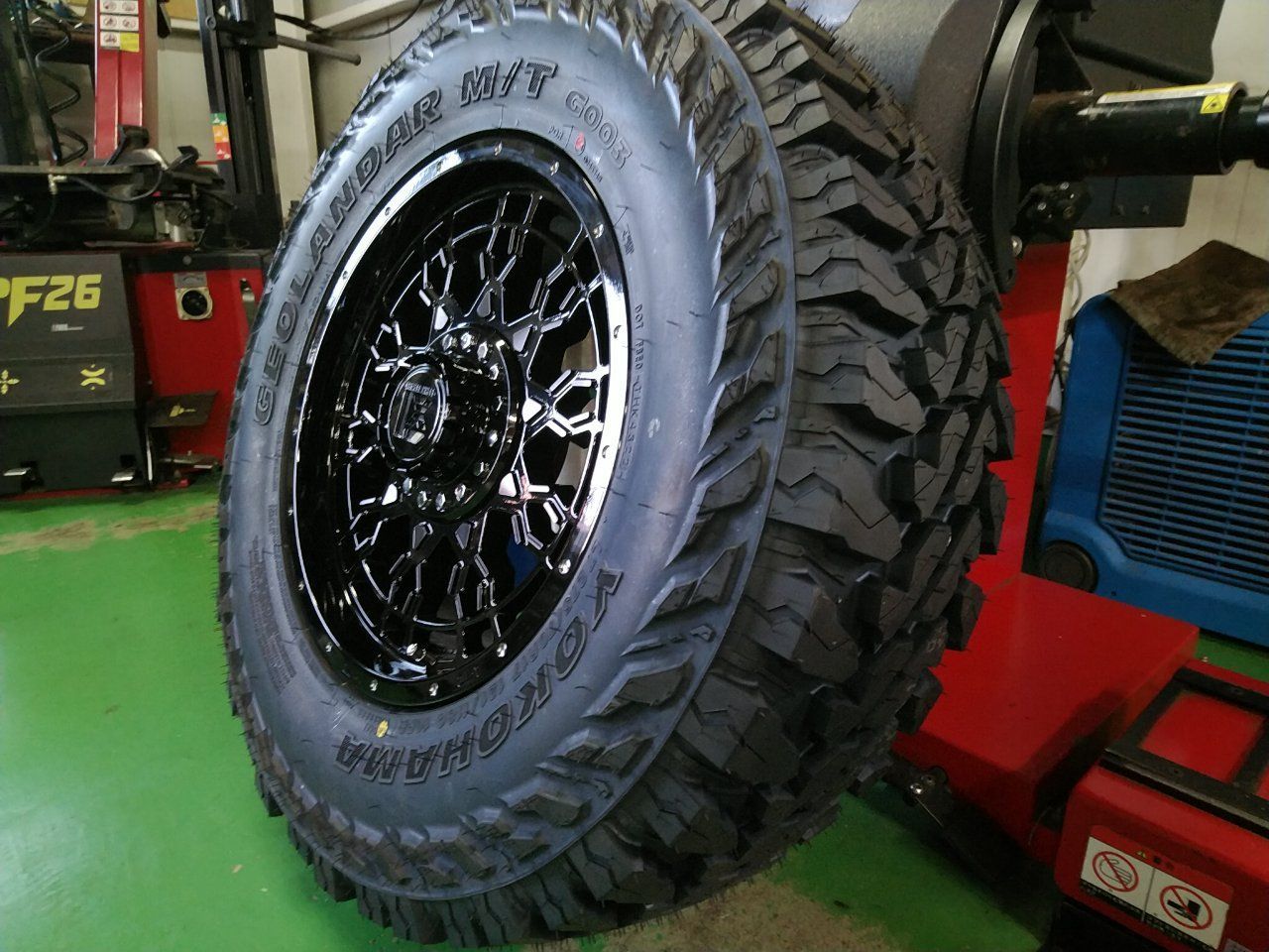 ラングラー JK JL タイヤホイールセット 新品4本セット LEXXEL PreDator ヨコハマタイヤ ジオランダーM/T 265/70R17  285/70R17 - メルカリ