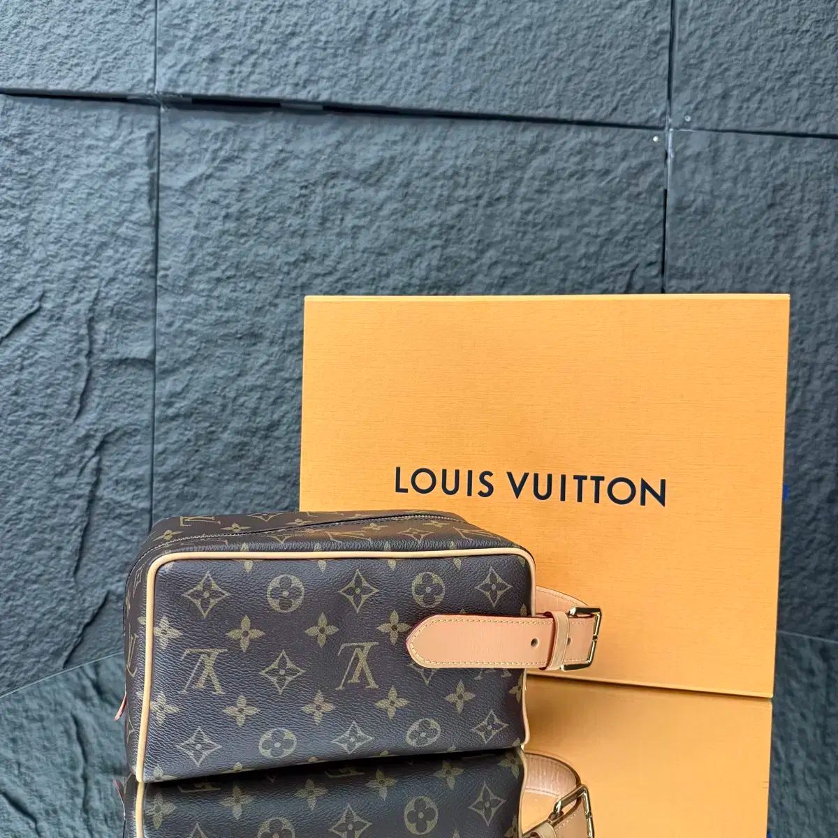 Louis Vuitton ルイヴィトン モノグラム ロッカー ヘルプキット