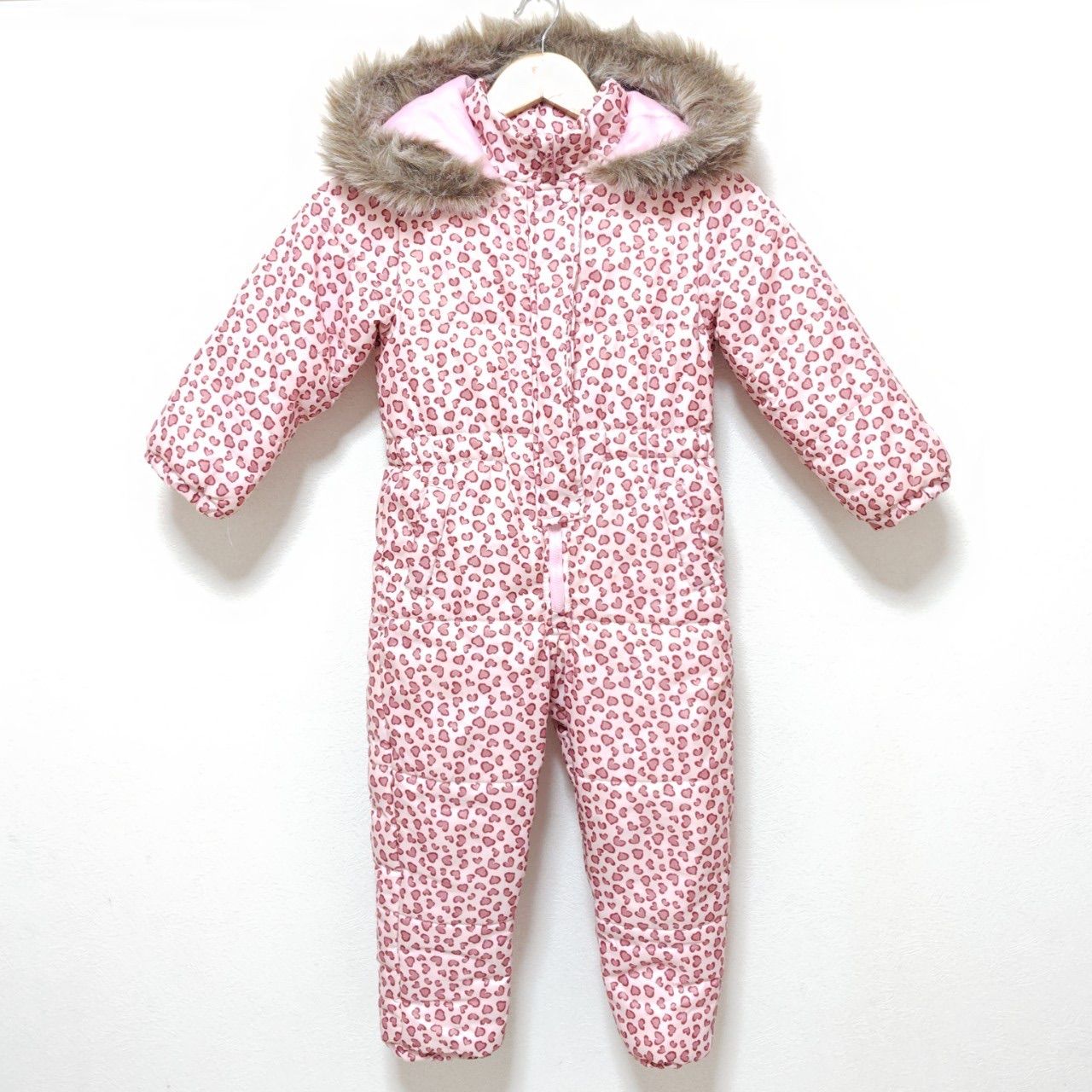 【LA.M.PRESS】スノーウェア ジャンプスーツ つなぎ オールインワン ハート ヒョウ柄 レオパード ファー 中綿 防寒 雪遊び スキー スノボ スノーボード アウトドア ピンク 子供用 キッズ ジュニア サイズ110/M26022jY