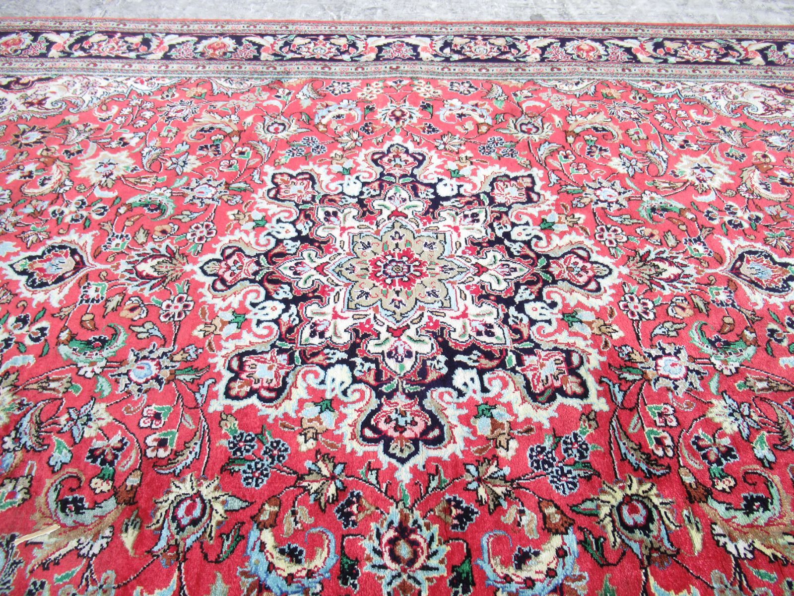 ペルシャ絨毯 クム産 水色 204×139cm <br>花のアラベスク 通販