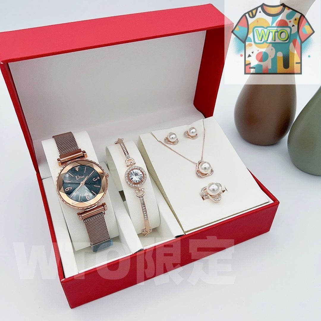 【新品未使用】CHANELシャネル　腕時計ポーチ(ケース)とその他のセット 可愛いCHANEL シャネル ショルダーバッグ ハンドバッグ 財布