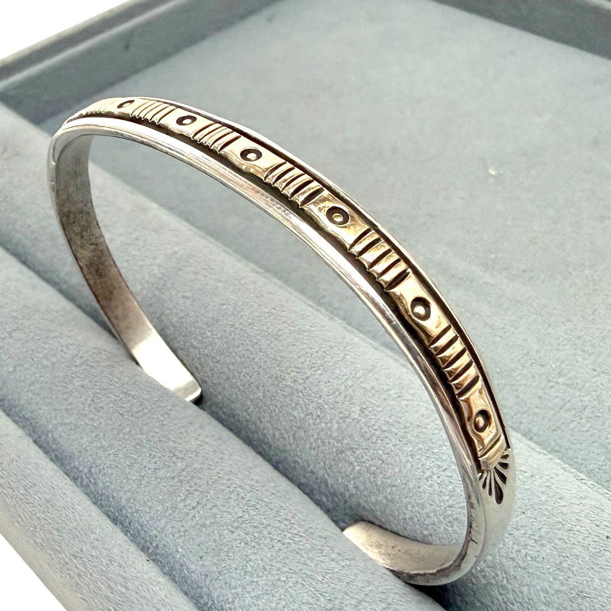 ブルースモーガン バングル 14K × 925 ナバホ族 インディアンジュエリー 楽天市場】インディアンジュエリー ナバホ族 ブルース モーガン (Bruce