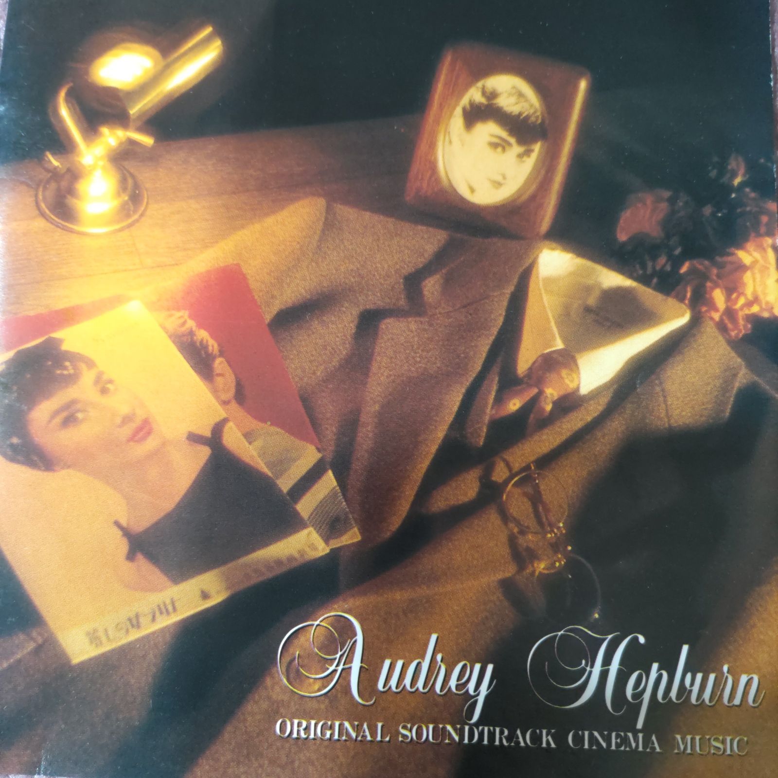 オードリー・ヘプバーン シネアルバム audrey HEPBURN Amazon.co.jp: オードリー・ヘプバーン (シネアルバム 5) : 南