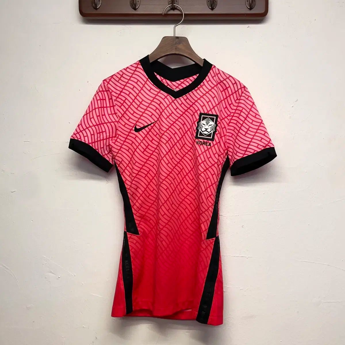 NIKE ナイキ 女性 フットボール 国立大学 赤 ジャージ