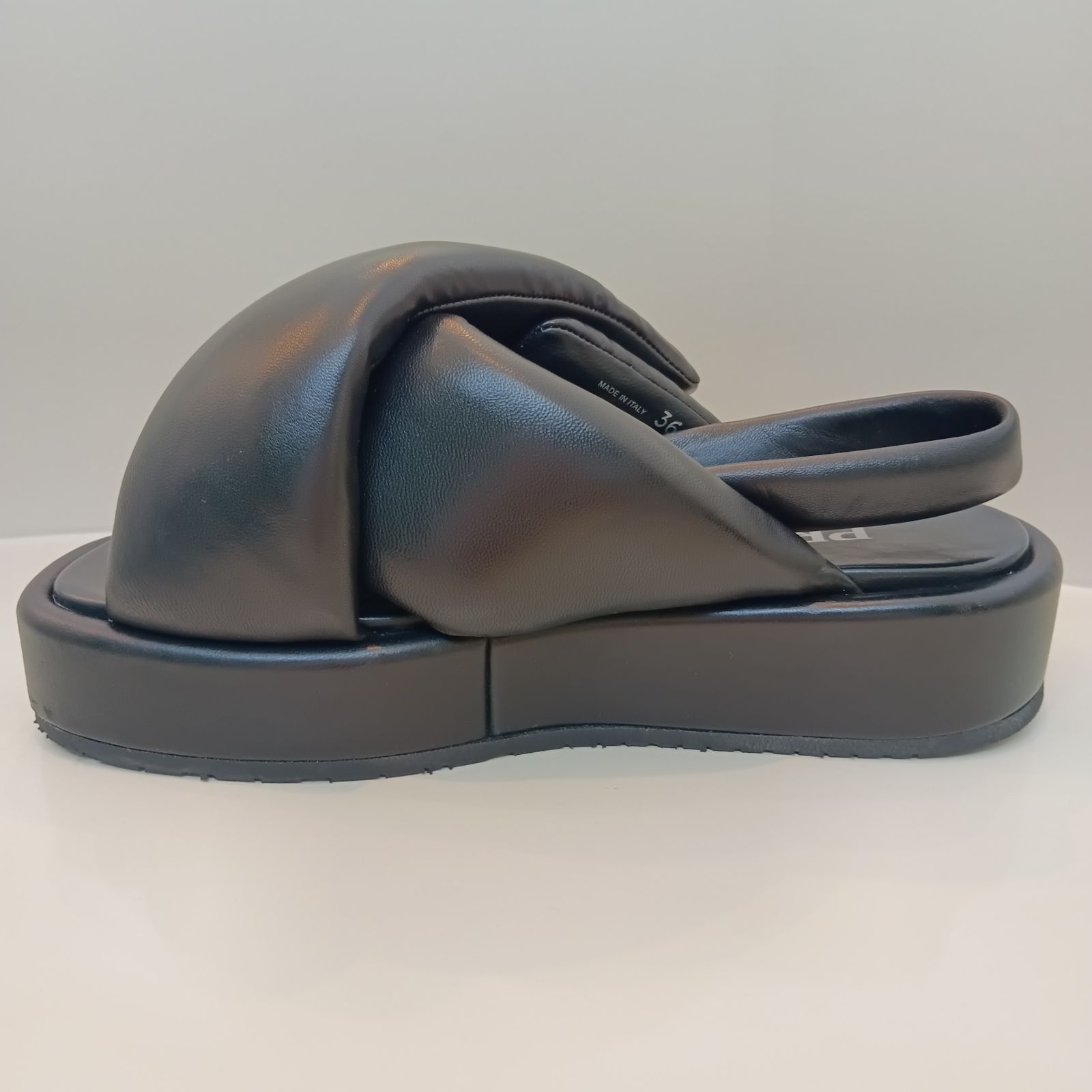 人気メーカー・ブランド ◇ プラダ トライアングル ソフトパデッドナッパレザー PRADA 靴