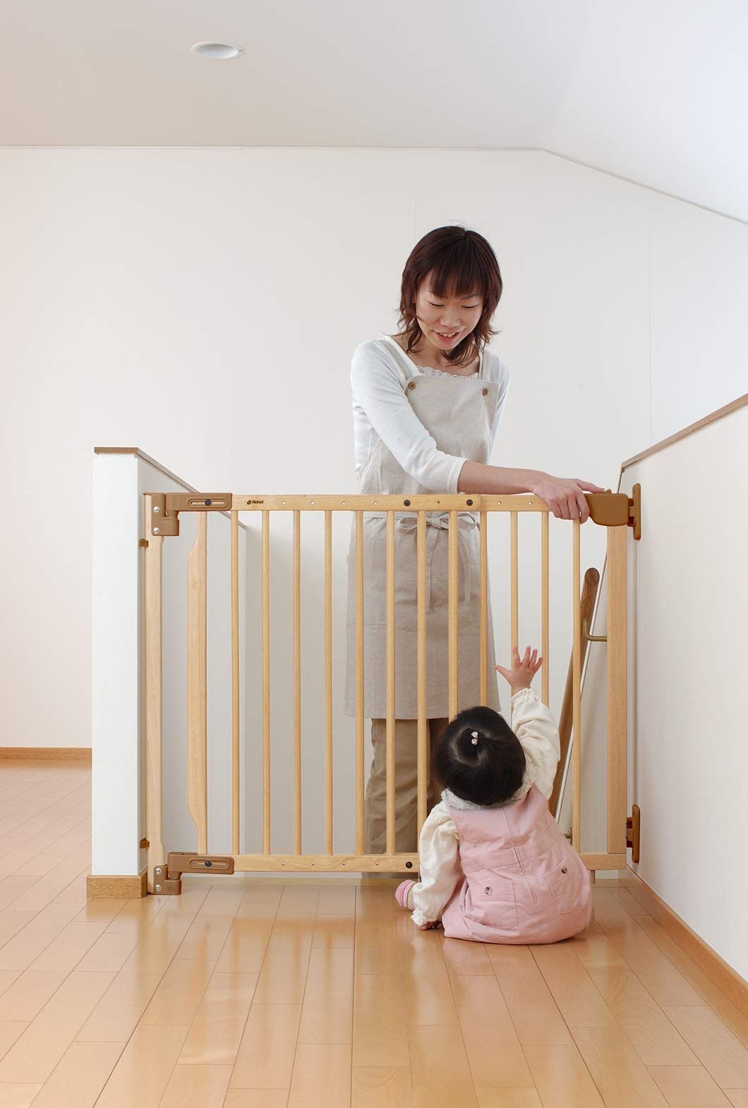 階段の上でも使える木のバリアフリーゲート