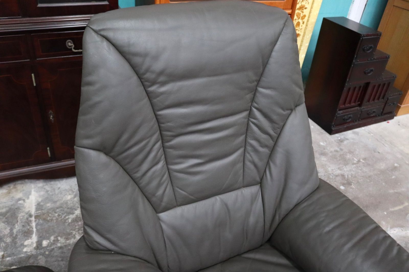 オットマン グレー