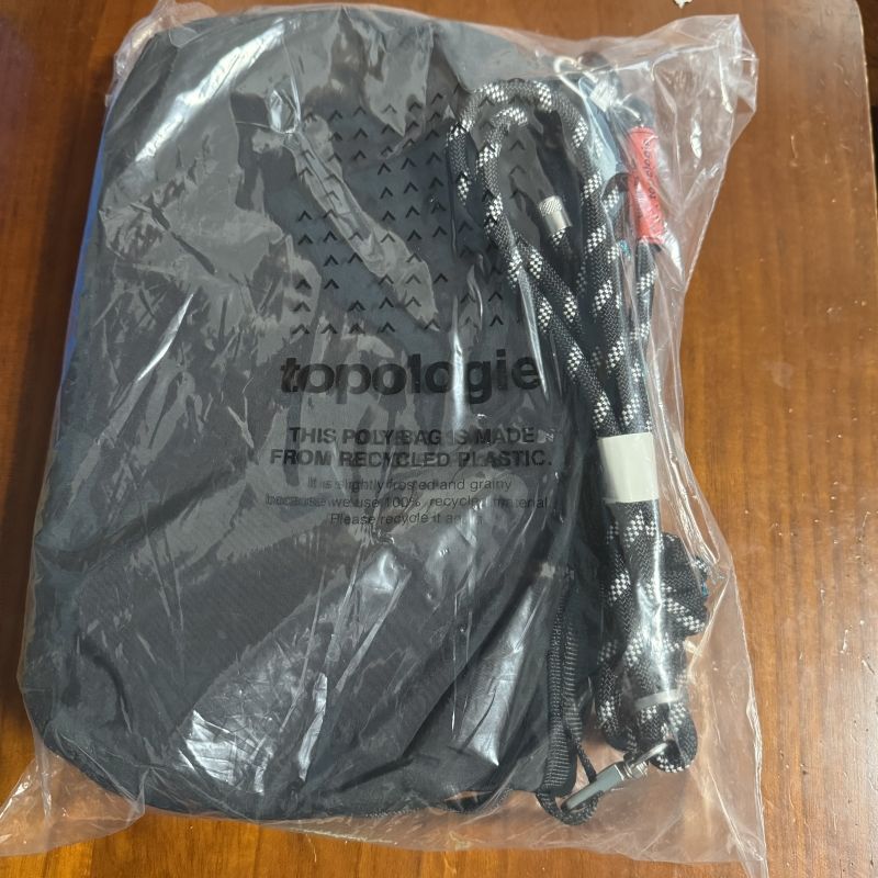 ストラップ付き