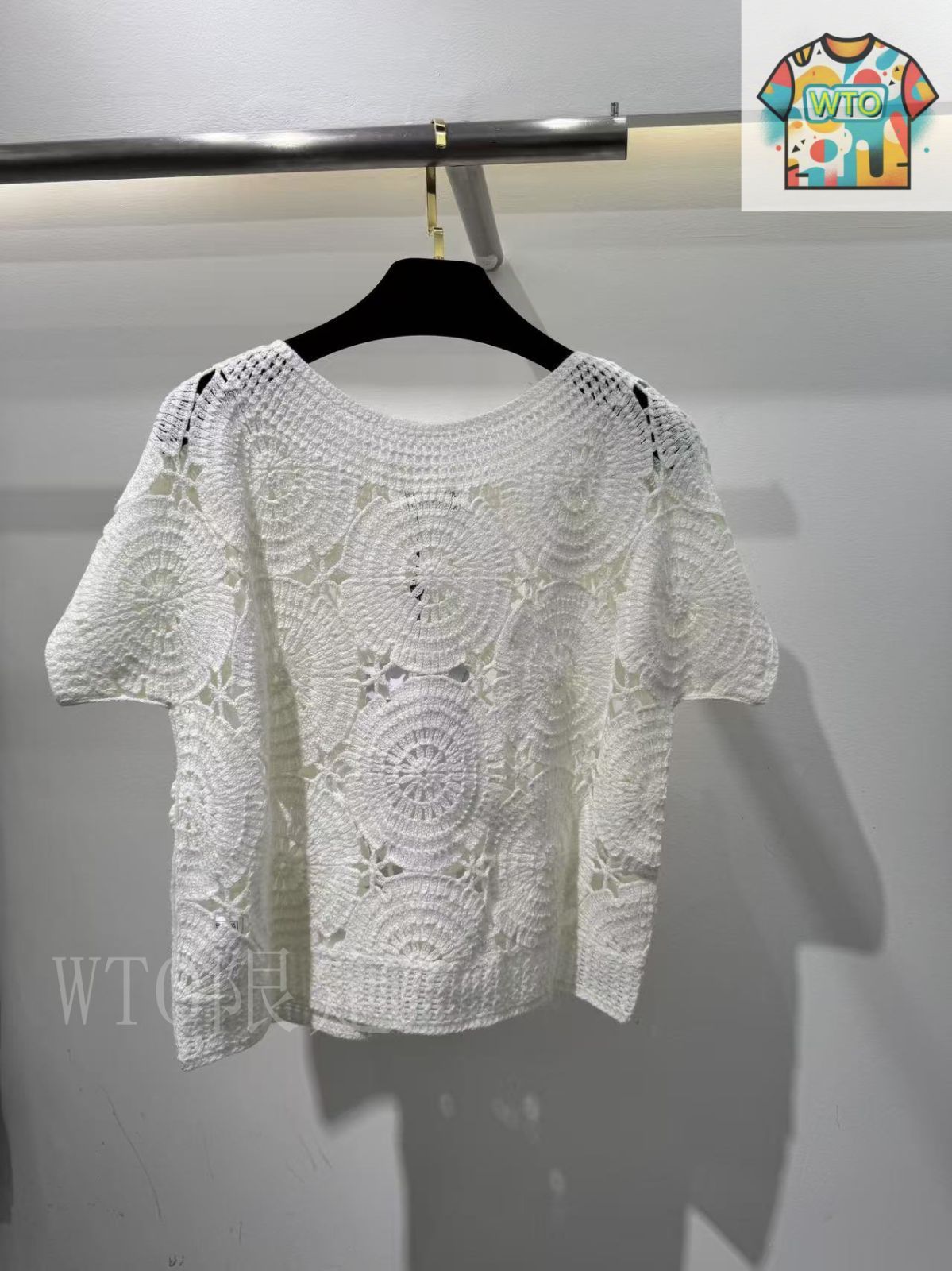 新品✴︎CHANEL✴︎ショート丈Tシャツ 今日特価】Chanel Short-Sleeve Top / シャネル ショート
