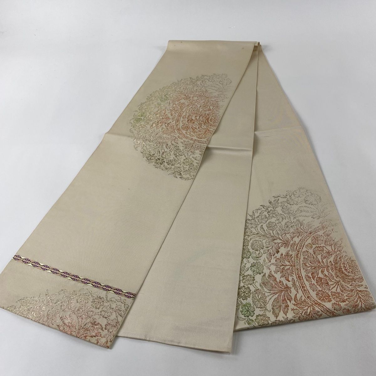 袋帯 逸品 落款 龍村平蔵 宝鏡唐華文 草花 箔 ベージュ 六通 正絹 