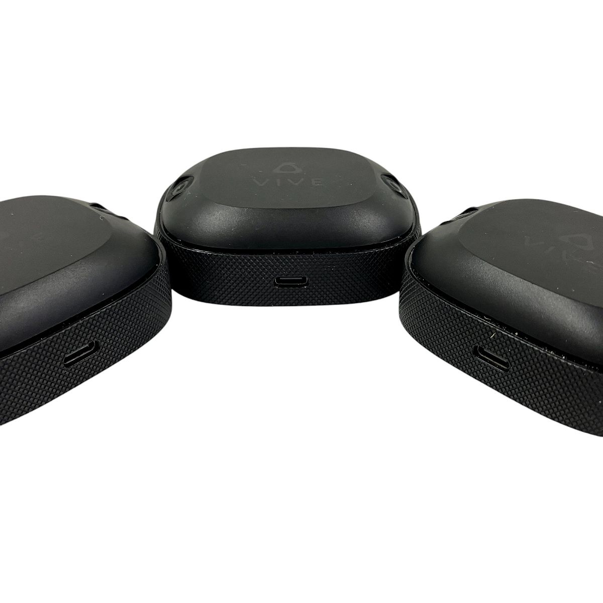 完品 vive ultimate tracker 3個セット おまけ Amazon.com: HTC Vive Ultimate Tracker 3 Pack + Dongle - VR