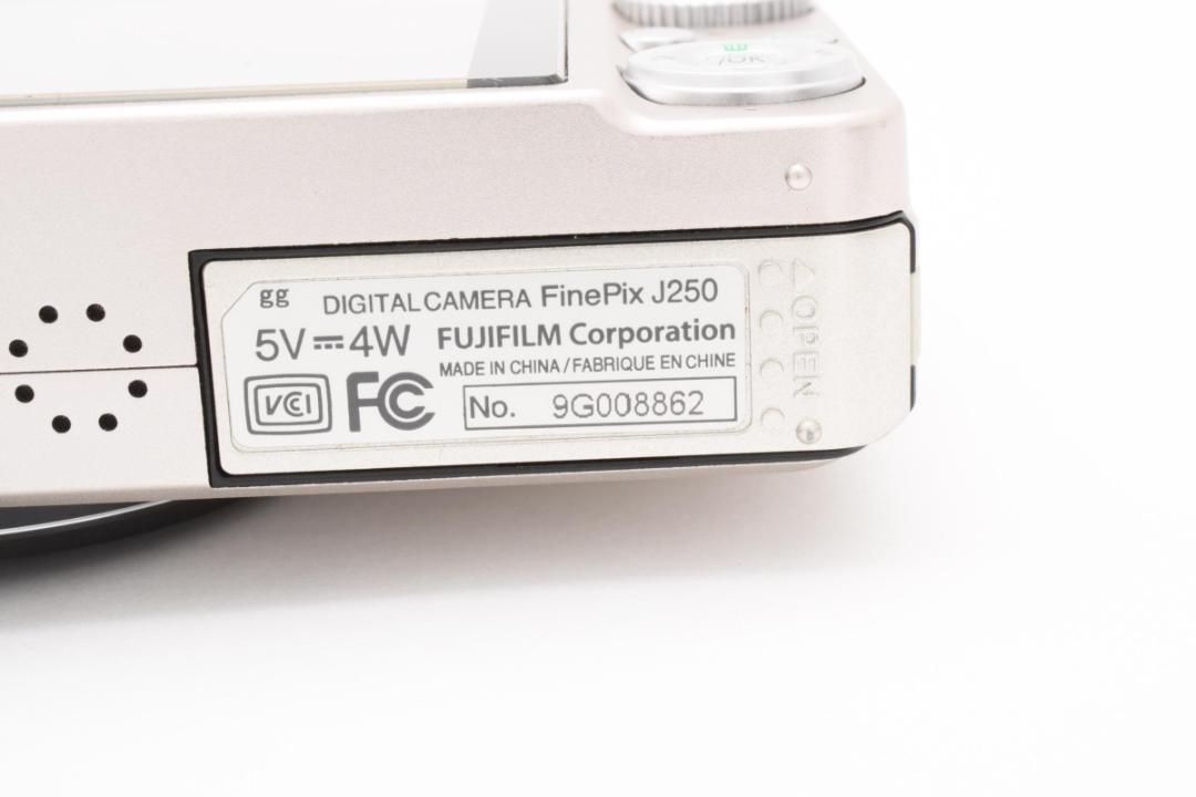 117 FUJIFILM FinePix J250 シルバー - メルカリ