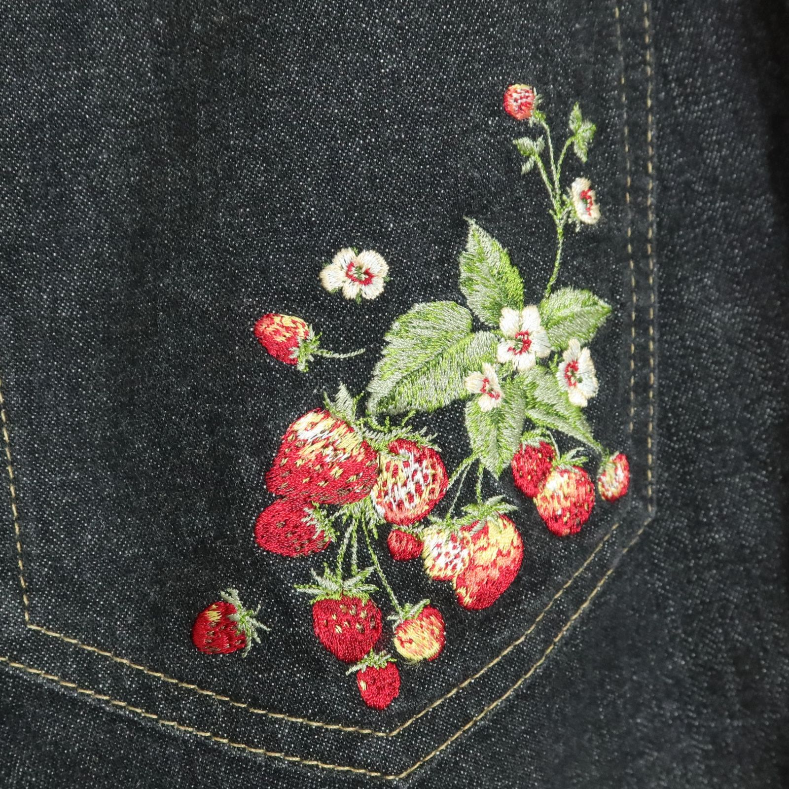 極美品✨️ピンクハウス デニムパンツ いちご刺繍 クロップド丈 裾フリル 黒 L 美品⁂ピンクハウス⁂デニムパンツ いちご刺繍 裾フリル