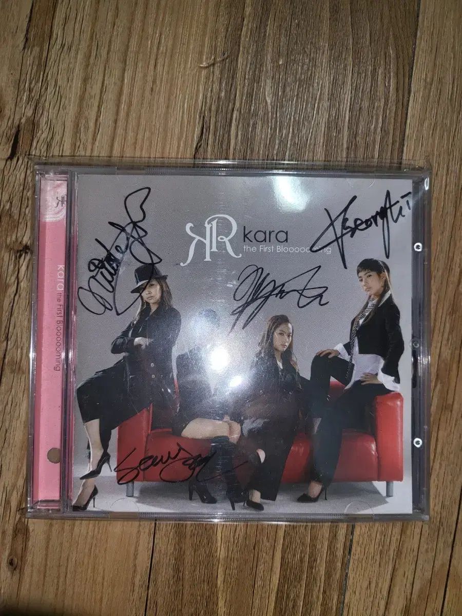 KARA 直筆サイン入りCD 韓国版 KARA 直筆サイン入りCD 韓国版