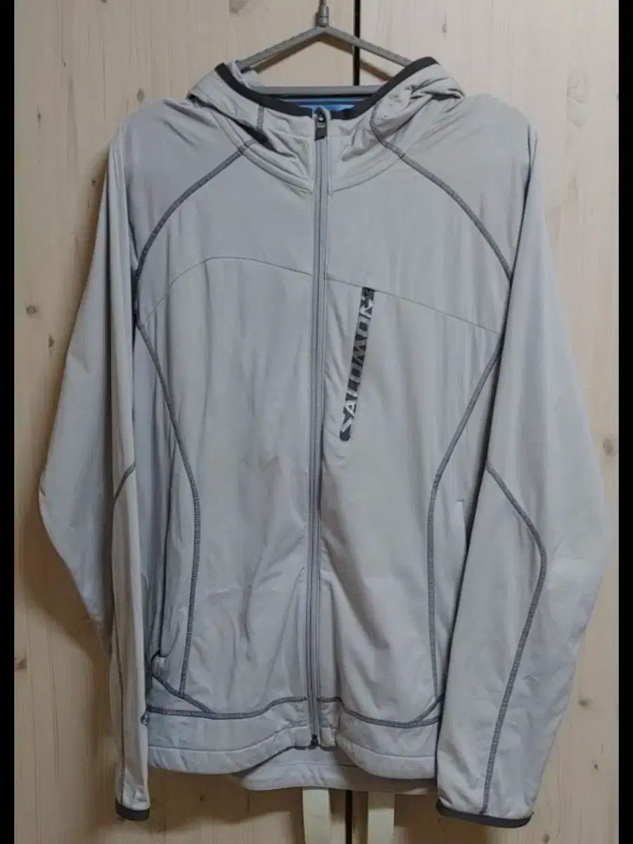 お買い得品 SALOMON サロモン ジャケット ウィンドブレーカー m