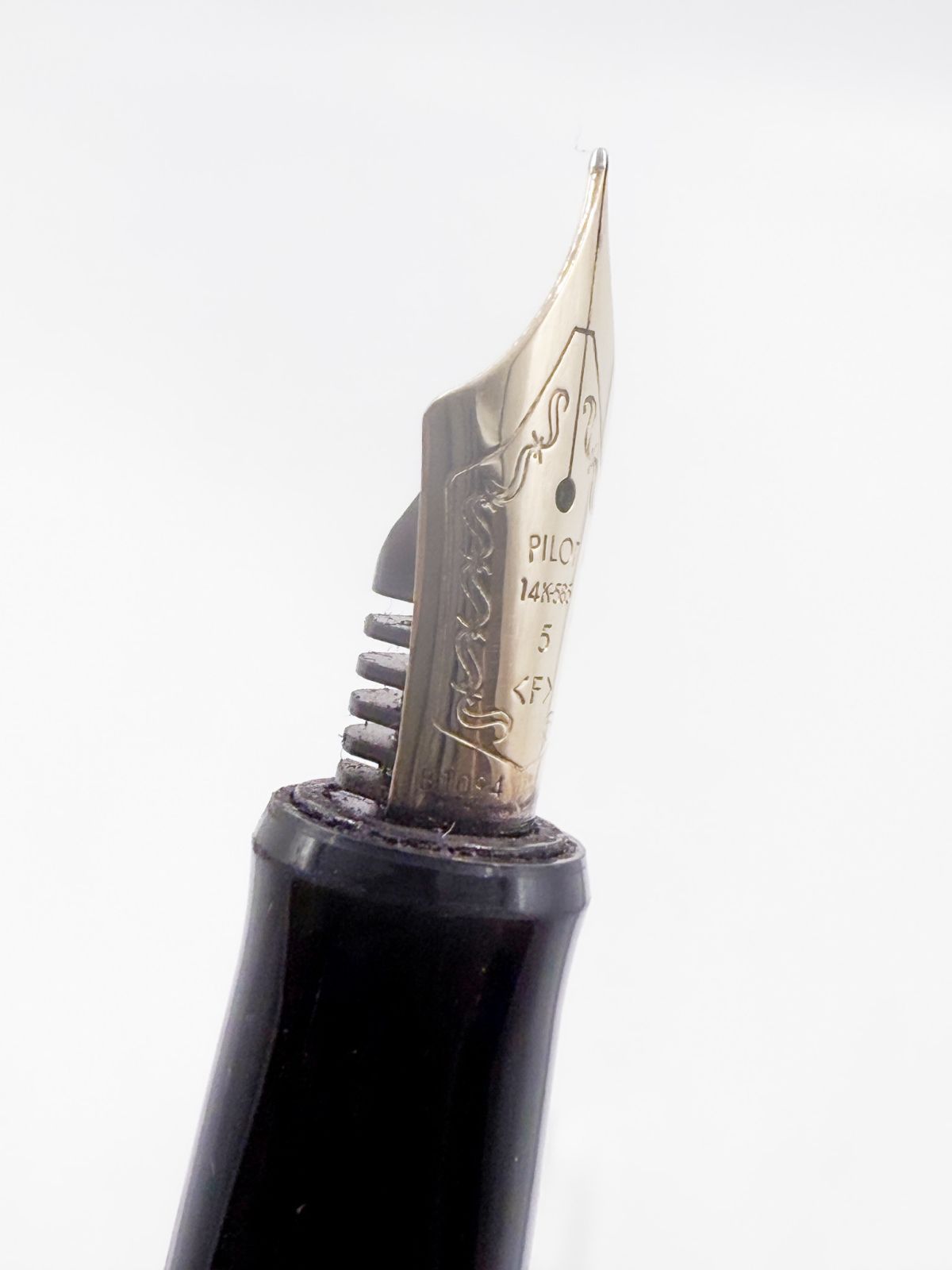 PILOT 万年筆 ブラック ゴールドアクセント パイロット 万年筆 14K-585 刻印 14金 F H185 ブラックゴールド