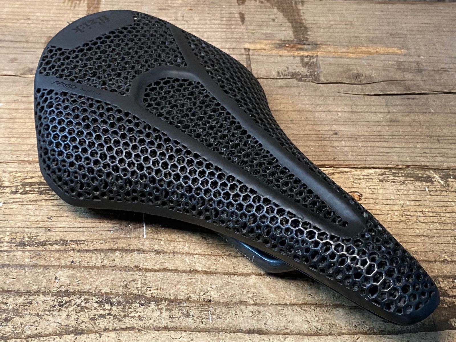 fizik フィジーク Argo R1 Adaptive サドル 150mm 【公式通販】