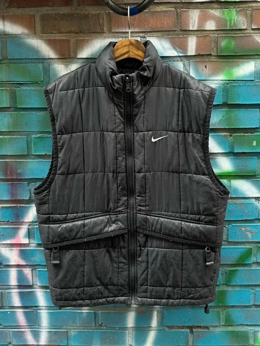 L ） 00 ' s Nike(ナイキ） ACG プリマロフト ベスト - メルカリ