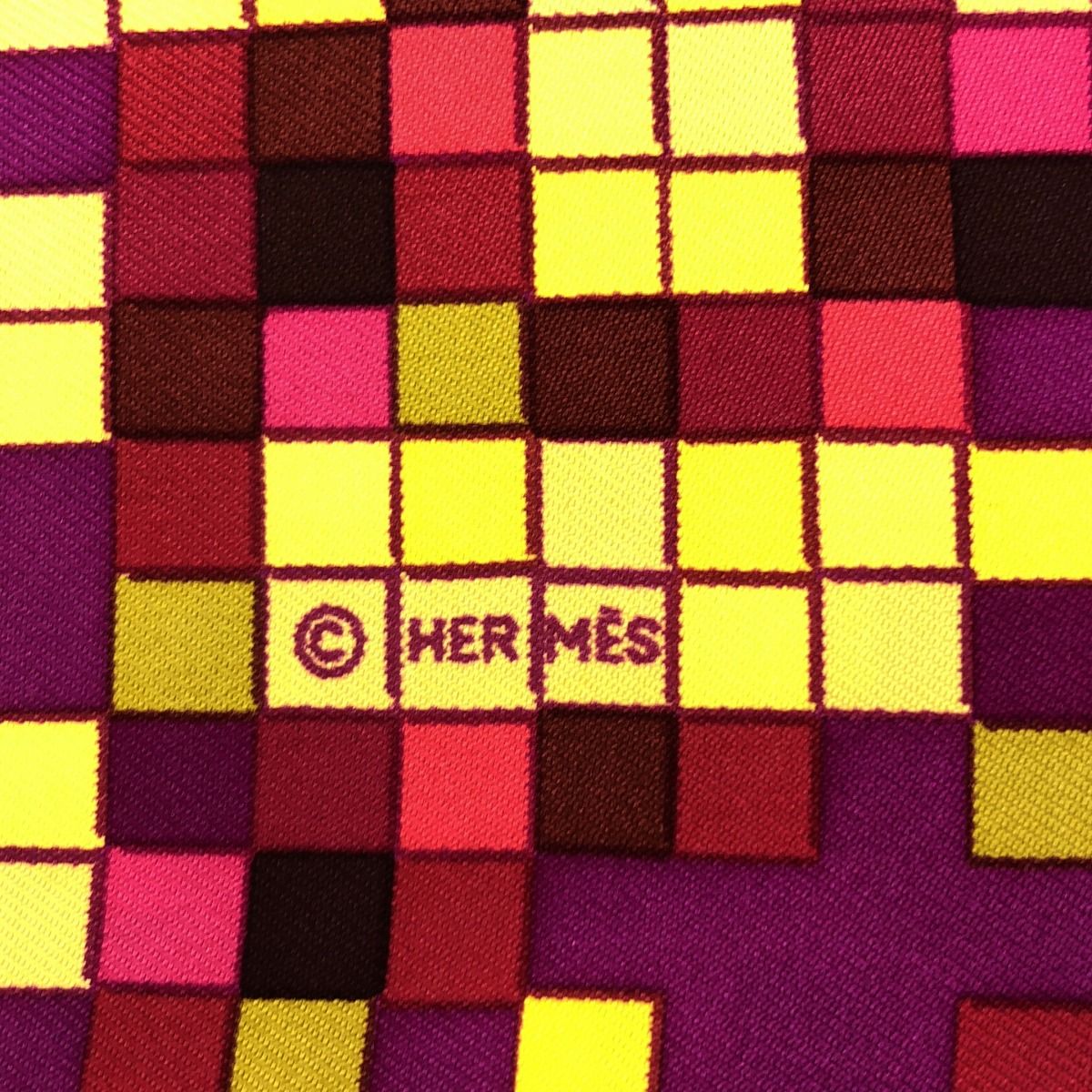 HERMES エルメス カレ90 Mosaique Au 24 シルクスカーフ パープル系