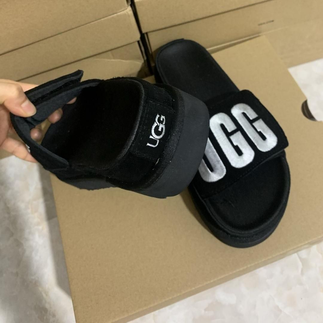 m*u様 UGG ブラック ストラップサンダル UGG ブラック サンダル m*u様 UGG ブラック ストラップサンダル m*u様 UGG