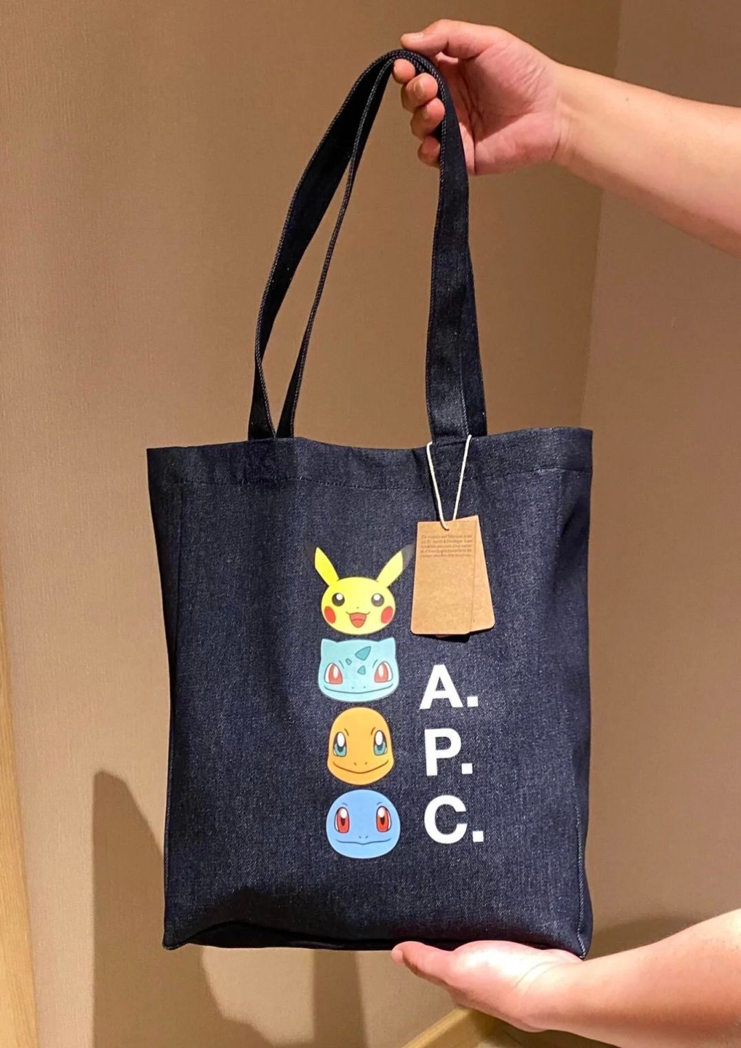 新品 A.P.C.（アーペーセー）ポケモン トートバッグ男女兼用 ネイビー ...