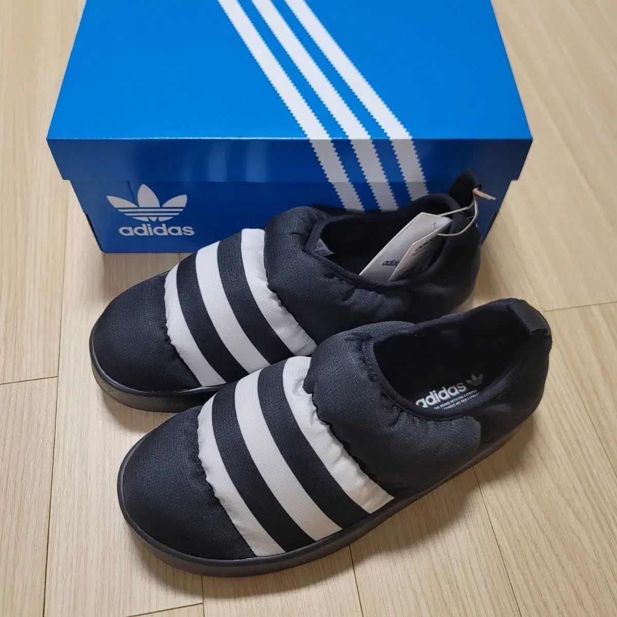 255 アディダス パフィレッタ コア ブラック