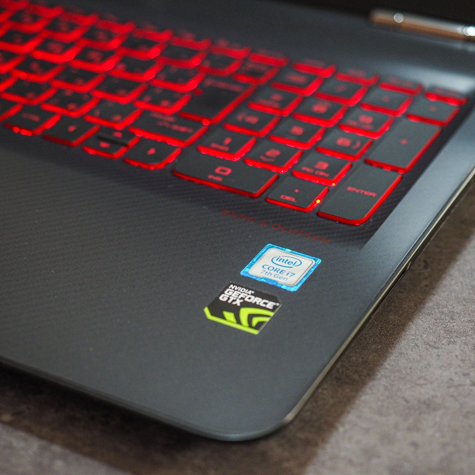 HP Omen ゲーミングノート、UHD(4K) 3840×2160、16GBメモリ、1TB + 